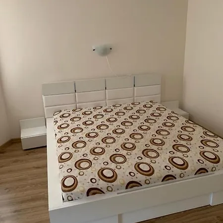 Pines Apartment *